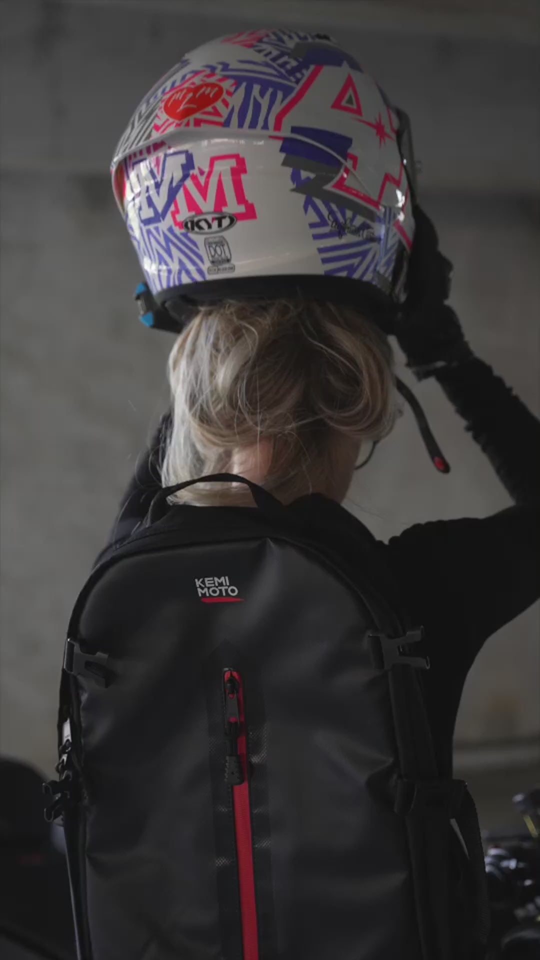 20L Motorcycle Helmet Bag with Hidden Helmet Net